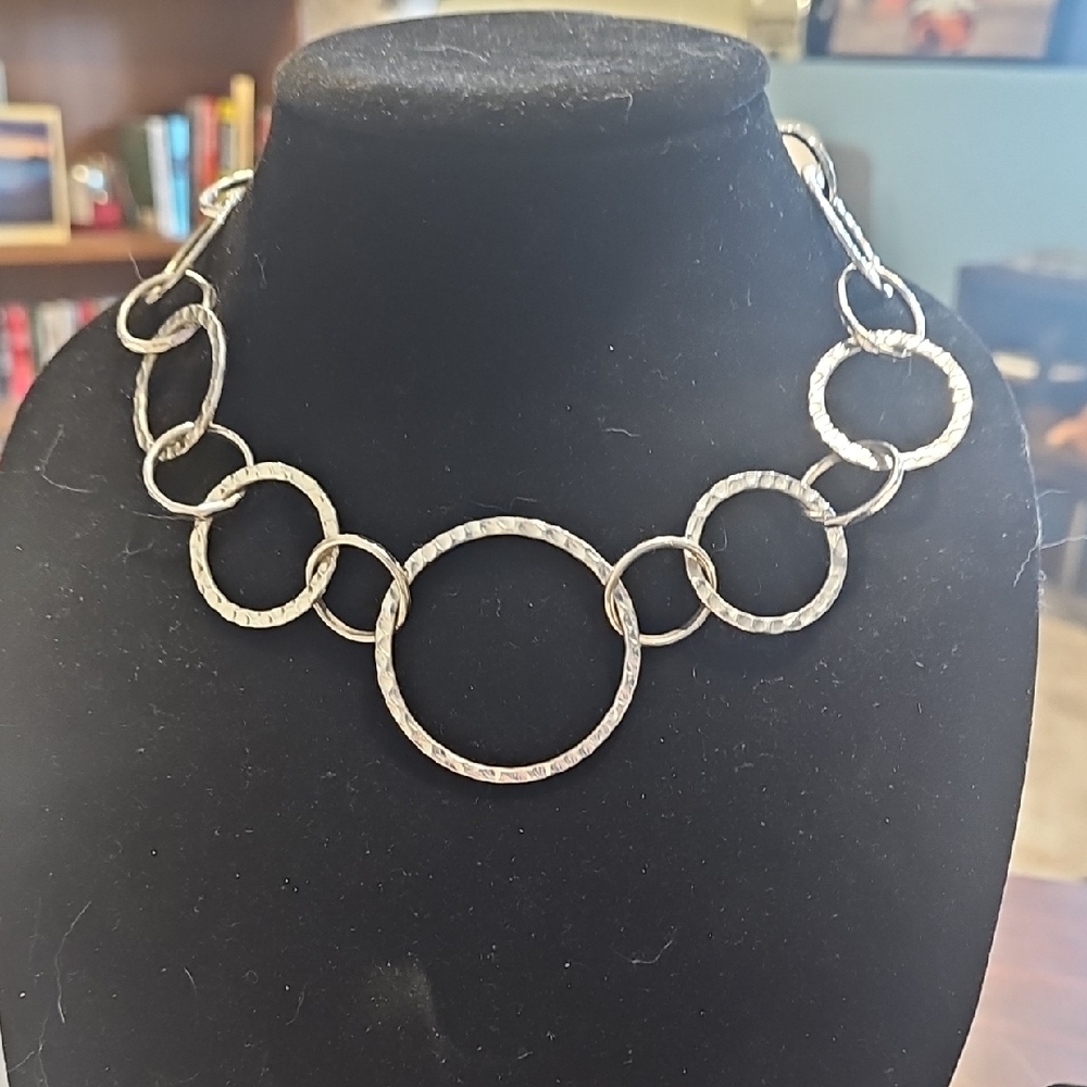 Elegant Silver Circle Link Necklace